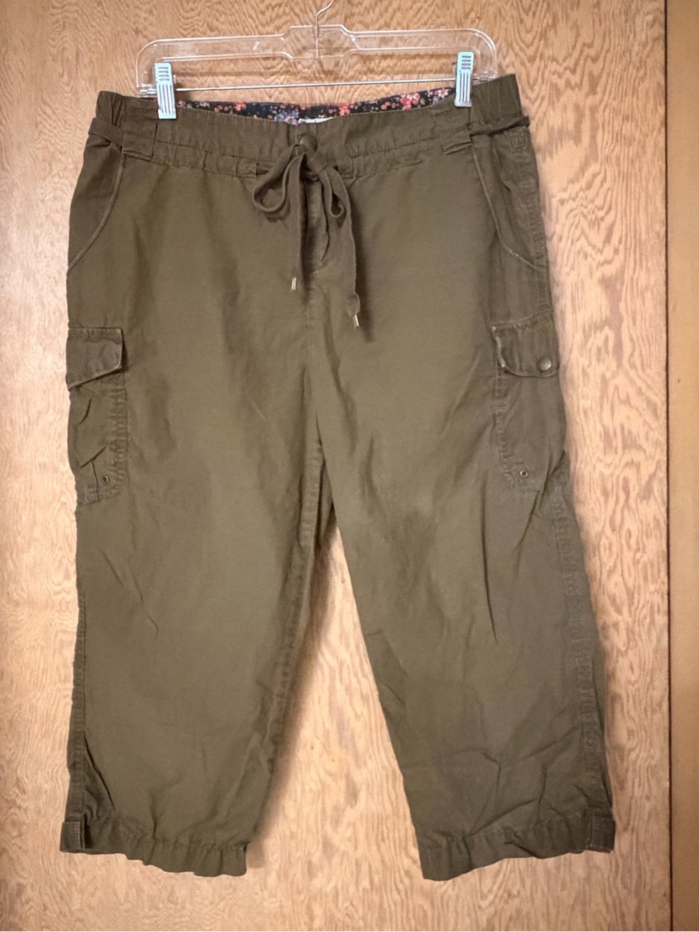 hei hei / Anthropologie Olive Cargo Capris with Pocket Details
